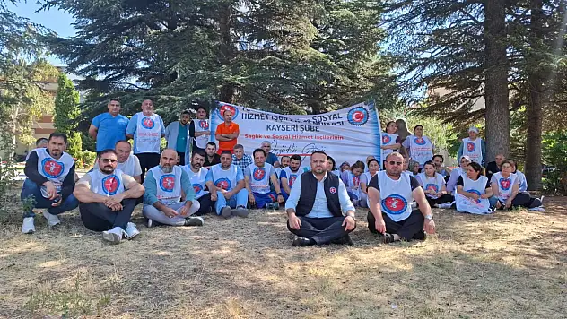 ERÜ çalışanları eylemde: Biz emeğimizi taksitli vermedik, karşılığını da taksitli almayacağız