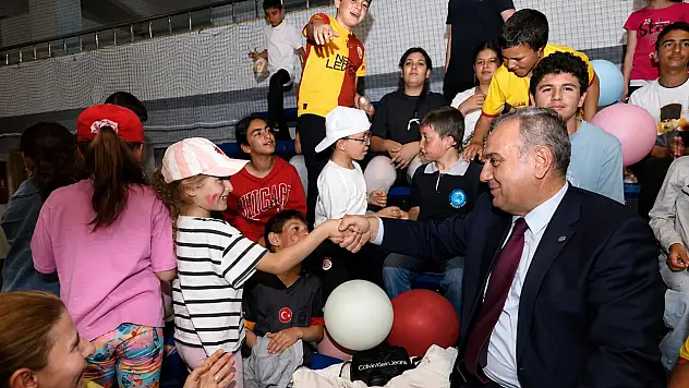 ERÜ'de anlamlı ödül töreni