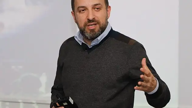 ERÜ'de 'İletişim 4,0' Konferansı Düzenlendi
