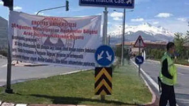  ERÜ'DE KAPIDAN SONRA BU KEZ DE OTOPARK KRİZİ
