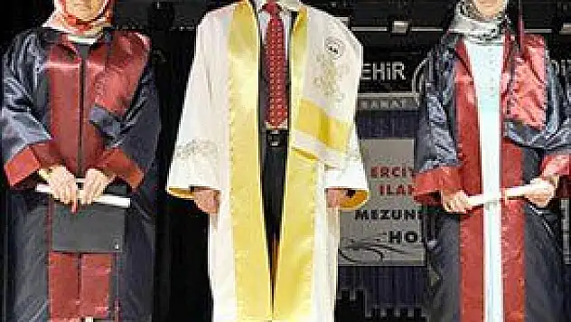 ERÜ'DE MEZUNİYET COŞKUSU 