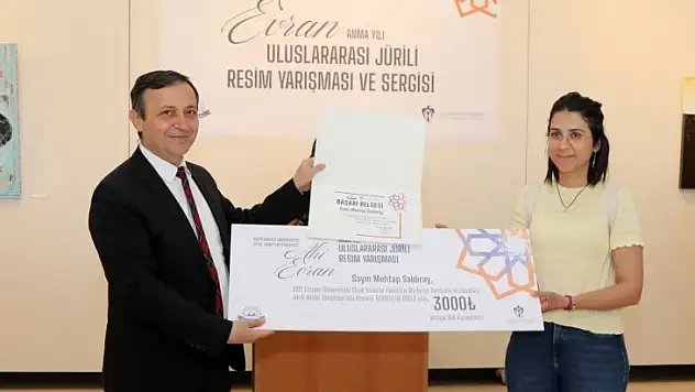 ERÜ'de ödüller sahiplerine verildi
