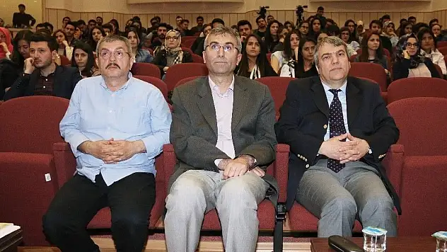ERÜ'de Dış Politika ele alındı