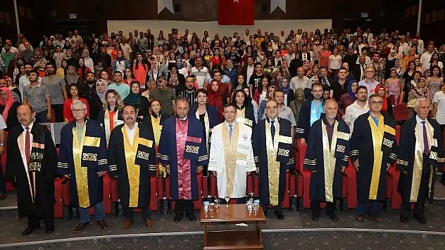 ERÜ Fen Fakültesi Yeni Mezunlarını Verdi