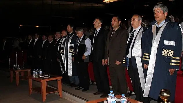 ERÜ İlahiyat Fakültesi 49'uncu mezunlarını verdi