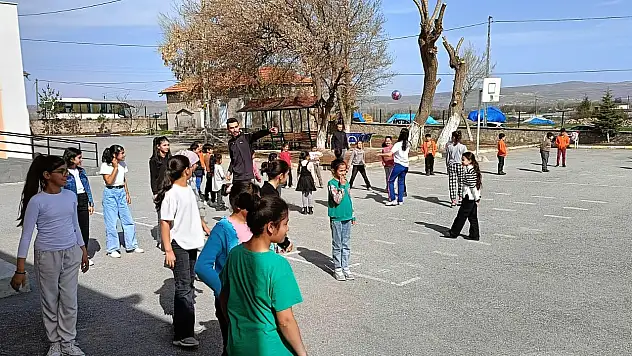 ERÜ öğrencilerinden anlamlı etkinlik