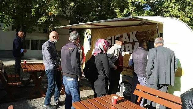 Öğrencilere çorba dağıtıldı