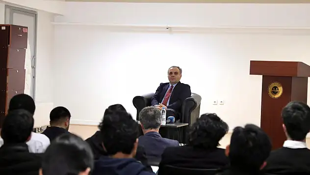 ERÜ Rektörü Altun, öğrencilere seslendi: 'Zamanı geri alamazsınız'