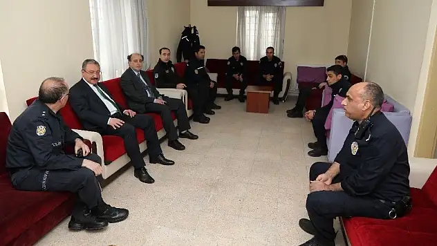 ERÜ Rektörü Güven'den, Üniversitede Görevli Çevik Kuvvet Ekibine Ziyaret