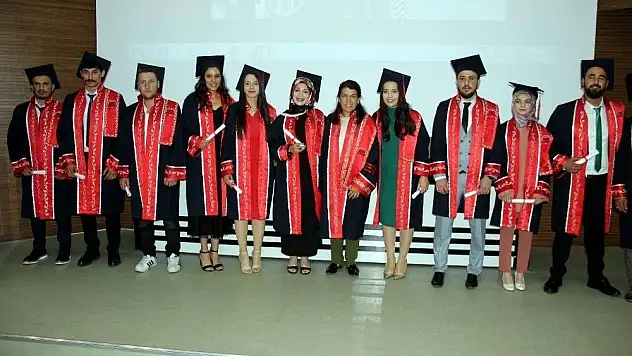 ERÜ Sanat Tarihi Bölümü'nde 68 öğrenci mezuniyet sevinci yaşadı
