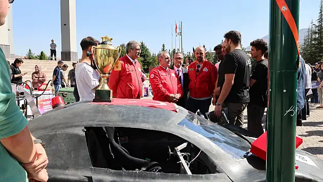 ERÜ TEKNOFEST 2025'e damga vurdu! 12 ödül birden aldı