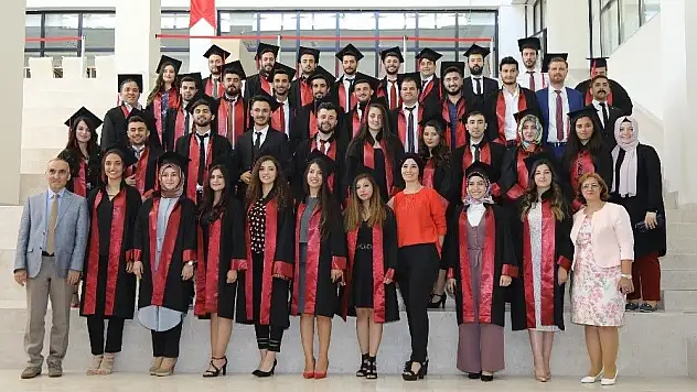 ERÜ Veteriner Fakültesi yeni mezunlarını verdi