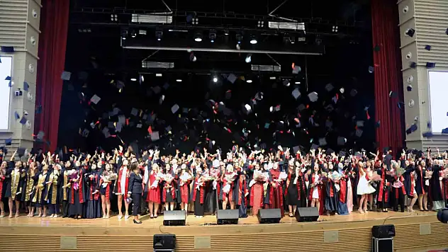 ERÜ'de mezuniyet heyecanı