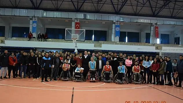 ERÜSpor Bilimleri'nde ''En büyük engel sevgisizliktir'' etkinliği yapıldı
