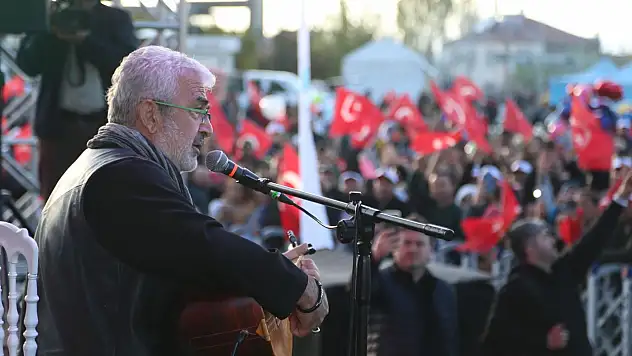Esat Kabaklı konserine büyük ilgi