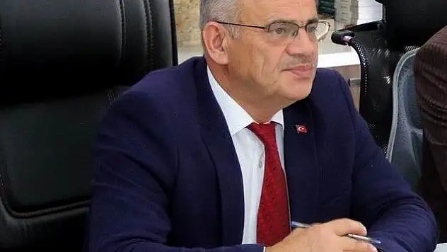 Esat Öztürk'ten Berna Gözbaşı'ya tebrik
