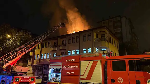 Kayseri'de öfkeli koca binayı ateşe verdi