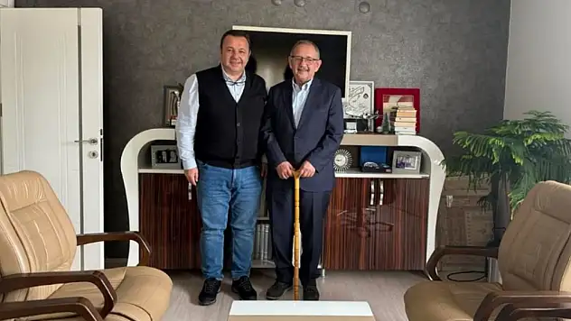 Eski Bakan Özhaseki'den merak uyandıran fotoğraf!