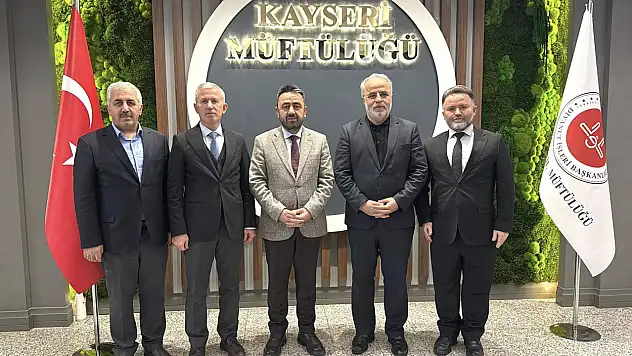Eski Başkan Yardımcısından Kayseri'de dikkat çeken ziyaret