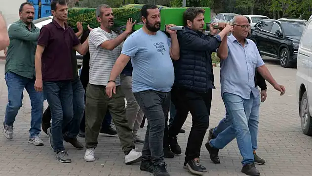 Boşandığı eşi tarafından öldürülen kadının toprağa verildi