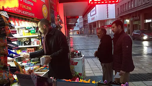 Esnafın sabah siftahı Ülkü Ocakları'ndan