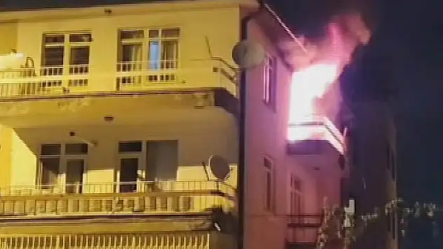 Ev alev alev yandı...