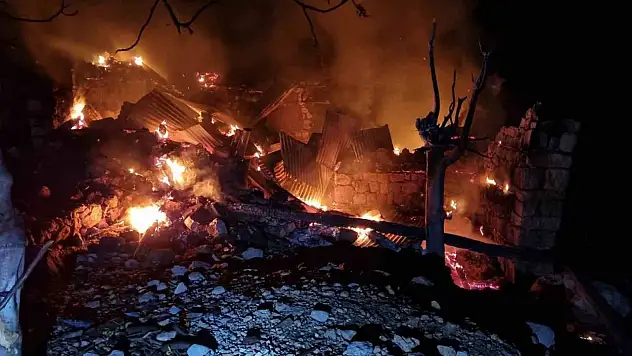 Ev yandı, 85 yaşındaki yaşlı kadın bulunamadı