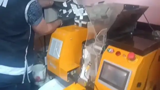 Evi fabrikaya çevirmiş, polis operasyonunda bakın neler ele geçirildi