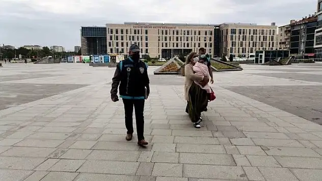 Evlerden 230 bin TL'lik altın çalan kadınlar yakalandı