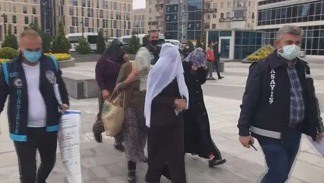 Hırsızlık yapan 4 kadın suçüstü yakalandı