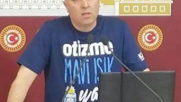 FARKINDALIK İÇİN OTİZME MAVİ IŞIK YAK