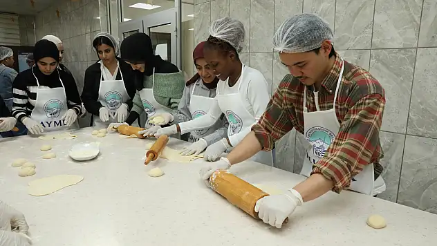 Farklı ülkelerden gelen öğrenciler Kayseri mutfağını keşfediyor