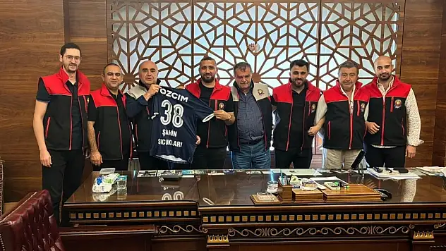 Fazlıoğlu ailesi omuz omuza