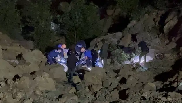 Kozan-Kayseri yolunda kaza: Araç 70 metrelik uçuruma düştü: 5 Ölü