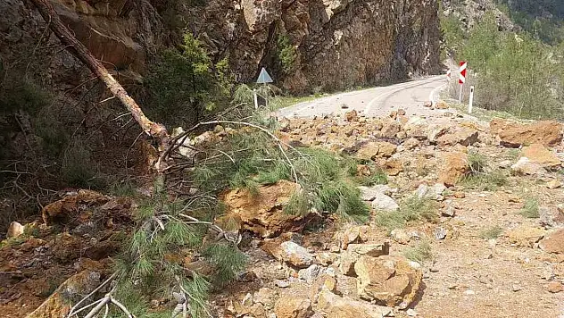 Feke-Saimbeyli yolu kapandı