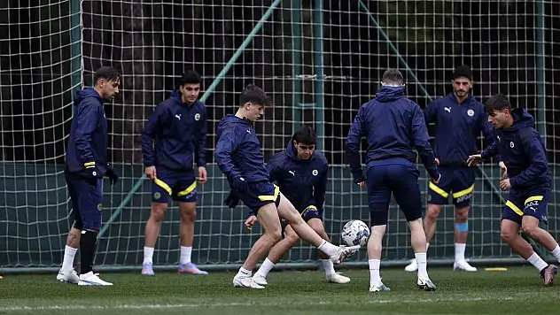 Fenerbahçe Kayserispor maçı için kampa girdi