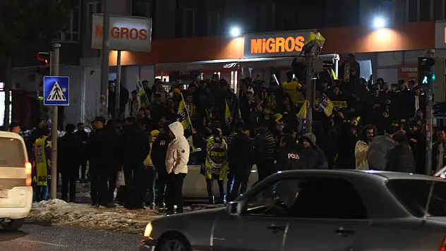 Fenerbahçeliler Kayseri'de kupa sevincini böyle yaşadı!