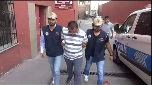 FETÖ'den aranan eski vergi müfettişi pijamasıyla kaçarken yakalandı