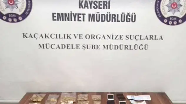 FETÖ'den ceza alan şahıs 3,6 kilo altınla umreye giderken yakalandı