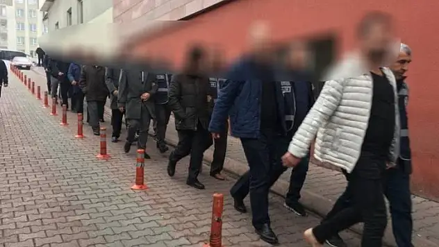 FETÖ'den gözaltına alınan 11 iş adamı adliyede