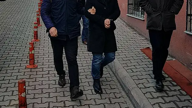 FETÖ'den gözaltına alınan 5 kişi adliyeye sevk edildi