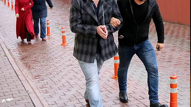FETÖ'nün üst düzey yöneticisi olan karı koca hakim karşısında
