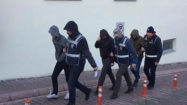 FETÖ operasyonuyla yakalanan 3 kişi tutuklandı