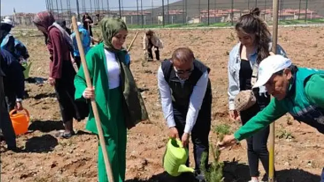 Fidanlar toprakla, gençler doğayla buluştu