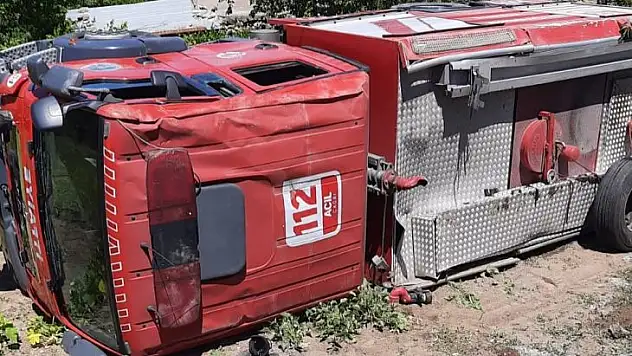 Flaş itfaiye aracı devrildi yaralılar var