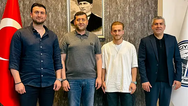 Flaş! Kayseri'de merakla beklenen transfer duyuruldu!