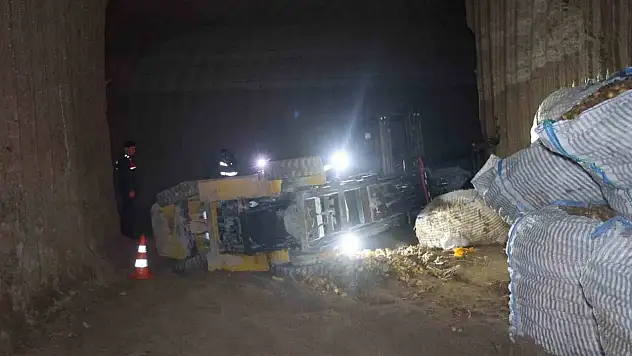 Forkliftin altında can verdi...