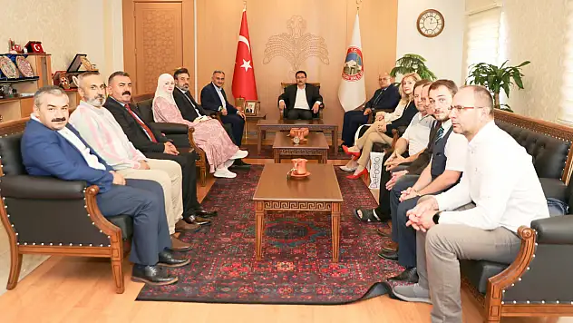 Fransa Milletvekili'den dikkat çeken ziyaret