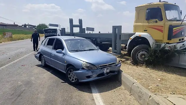 Kırmızı ışıkta bekleyen araçlara sondaj kamyonu çarptı