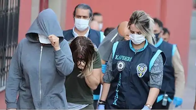 Fuhuş yapılan 2 ev kapatıldı